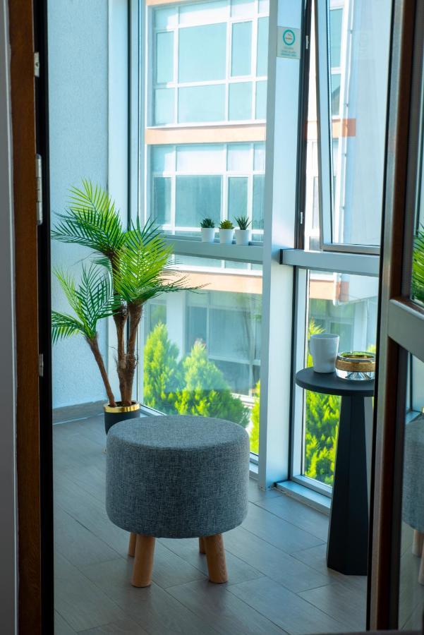 12 Rooms Hotel Koseilyas Екстериор снимка
