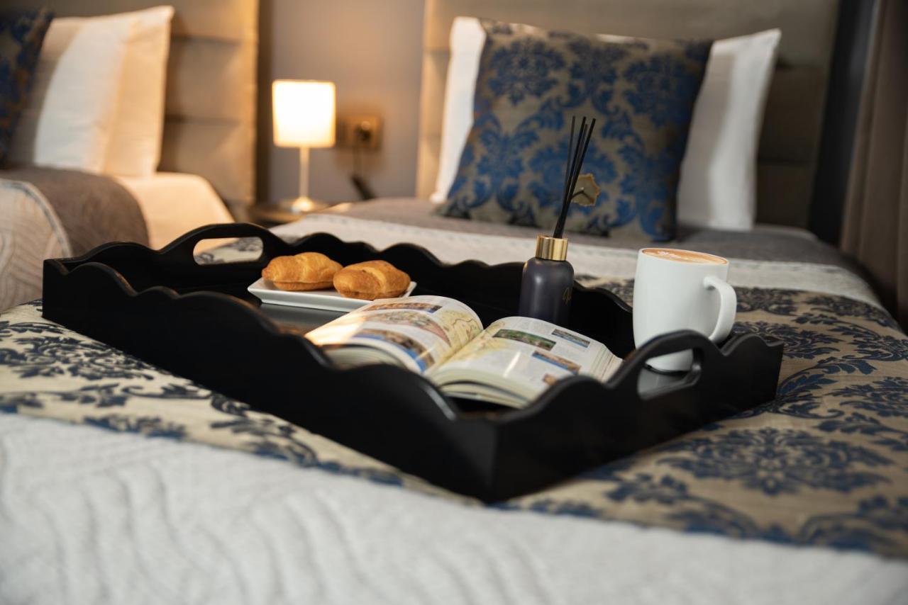 12 Rooms Hotel Koseilyas Екстериор снимка