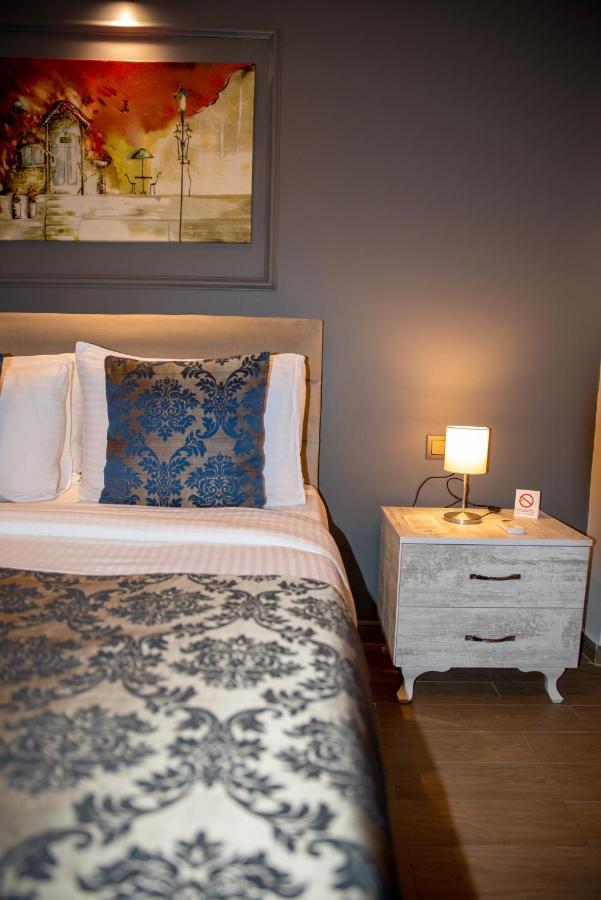 12 Rooms Hotel Koseilyas Екстериор снимка
